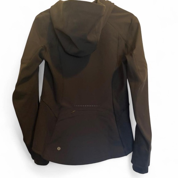 Lululemon cross chill performance jacket size medium. - Picture 4 of 4